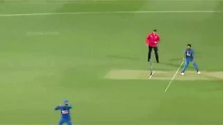 Top 10 Greatest Fielding Efforts in Cricket(480P).