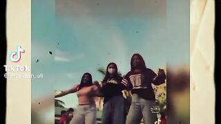 Dogs ka prank with girls k saath
