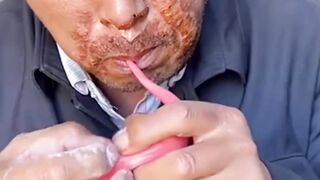 Mouth our plastic se Harn ka disan bany Ka tarreka