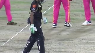 Video: Babar got angry after not getting short, hit the ground