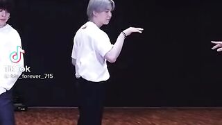 Китайцы танцуют