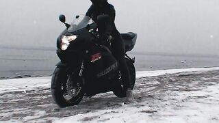 Зимой по пляжу