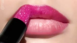 Glossy glittery Lips