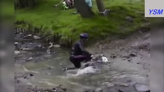 Essayer de ne pas RIRE || Chutes droles a mourir de rire || Betisier chute