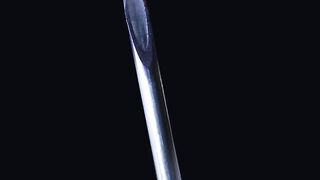 Zooming_into_a_syringe