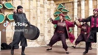 Labnan  aunty  very masti dance