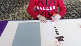 Snow man craft for daycare kids.