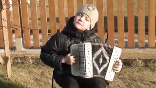 ❤❤❤посмотрите КАК НАЯРИВАЕТ на гармошке этот МАЛЬЧУГАН