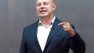 Женщина всегда пытается уничтожить мужчину