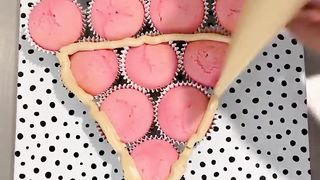 Cake makes with cupcakes