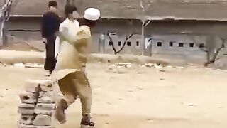 ہمت مرداں مدد خدا