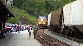 This Train is in hurry up  ! History  ٹرین جلدی میں ہے۔کراسنگ ناکام!
