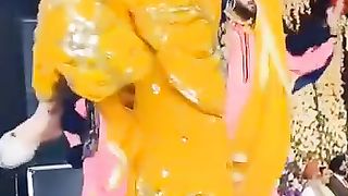 Indian  aunty masti dance
