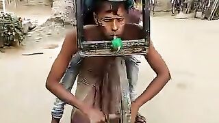Platform  pr train aane k liye ready h