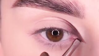 Soft brown cut crease Eye shadow