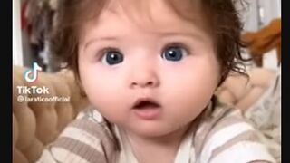 un bébé trop mignon que j'ai vu sur titok