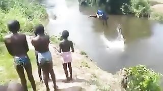L'AFRIQUE EST DIFFÉRENTE ????????