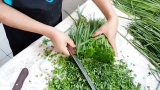 Professional Cutting Skills for Scallions