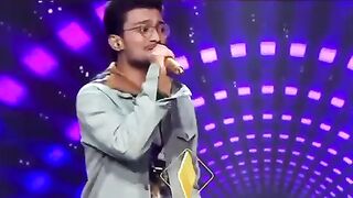 Rishi Singh performing in Indian idol 13