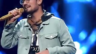 Rishi Singh performing in Indian idol 13