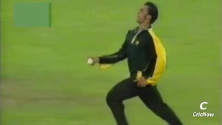 Top 10 Fire Yorkers by Shoaib Akhtar in Cricket History Ever.