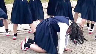 Chinese kamal ka dance hai