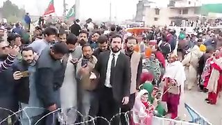 کیسے روکو گے جنون کو