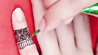 Stylish Arabic Mehndi design