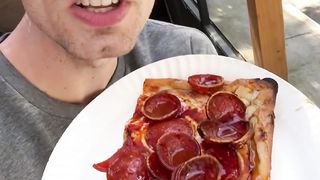 Подтвержденный The BEC pizza slapped