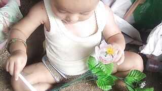 Mahda playing with tha Sand