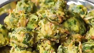 Aloo palak pakoda recipe ( subscribe please )