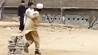 دوسروں کو خوش کرنے میں ہی زندگی کی اصل خوشی ہے۔ ۔