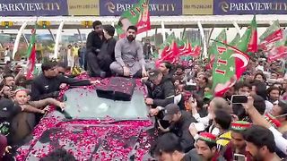 Khan sab ku kes ne Rasty me ruka?