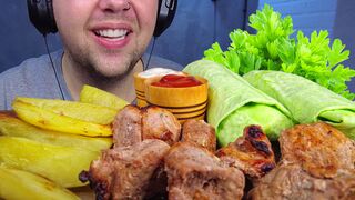 ASMR EATING SHISH KEBAB WITH FRIED POTATOES AND GREEN BURRITO WITH MEAT (EATING WITH HANDS)