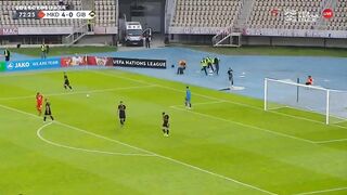 Makedonija Fudbal navivac vleta nenadejno na terenot