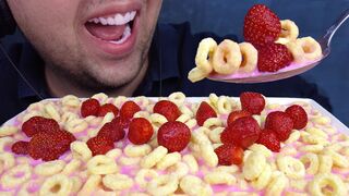ASMR EXTREME CRUNCHY EATING SOUNDS (FRUIT LOOPS + CHERRY MILK + MINI STRAWBERRY)  NO TALKING