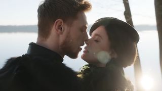 Blood,  and Royalty / Kissing Scenes — Anne and Henry (Amy James-Kelly and Max Parker) | 1x02