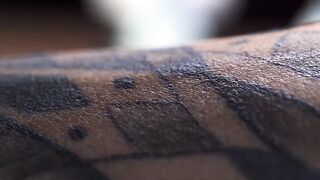 Tatouage en gros plan en 4K au ralenti