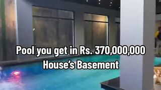 Luxury house with pol.