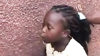 La petite fille là vraiment ????????????????