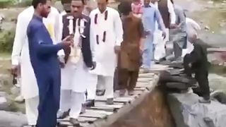 سلفی۔کی۔شوقین حاضری۔لگاو