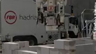 Robot maçon construit une maison en moins de 2 jours.