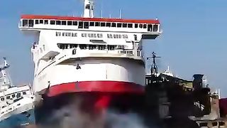have A look On these Ships جہاز روانہ ہو چکا ہے
