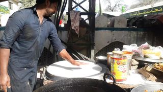 How to Make Lahori Katlama Deep Fried Desi Pizza Katlama Recipe Lahore Street Food Pakistan Street Food. #food365 #saarvideos