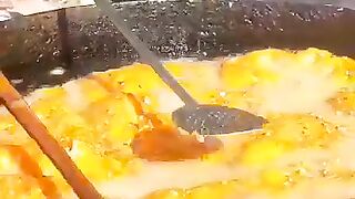 Lahori Katlama. #saarvideos #food365