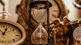 HOW TO WASTE THE TIME PERFECTLY