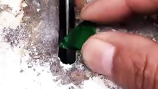 Craftsman turns broken glass bottle into gemstones! ????????