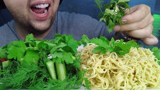 ASMR GREEN LOGS + NOODLES | NO TALKING EATING SOUNDS