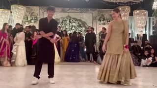 Hania Amir dance with her Boyfriend! Hania Amir dance Performance