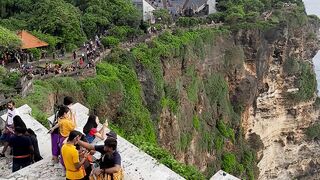 Pemandangan Alam Pura Uluwatu Bali